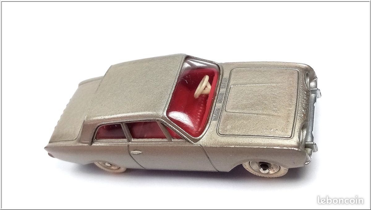 DINKY TOYS (ancien, made in France) - Ford Taunus 12M REF :538