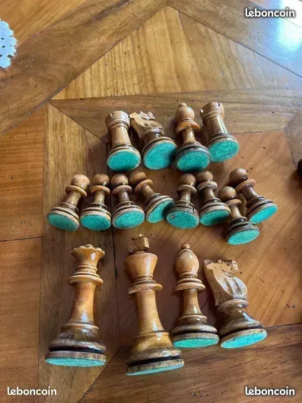 Jeu D'échecs 32 Pièces Plastique – Roi 10,5 Cm / Pions 7,5 Cm – Belle Finition (Occasion)