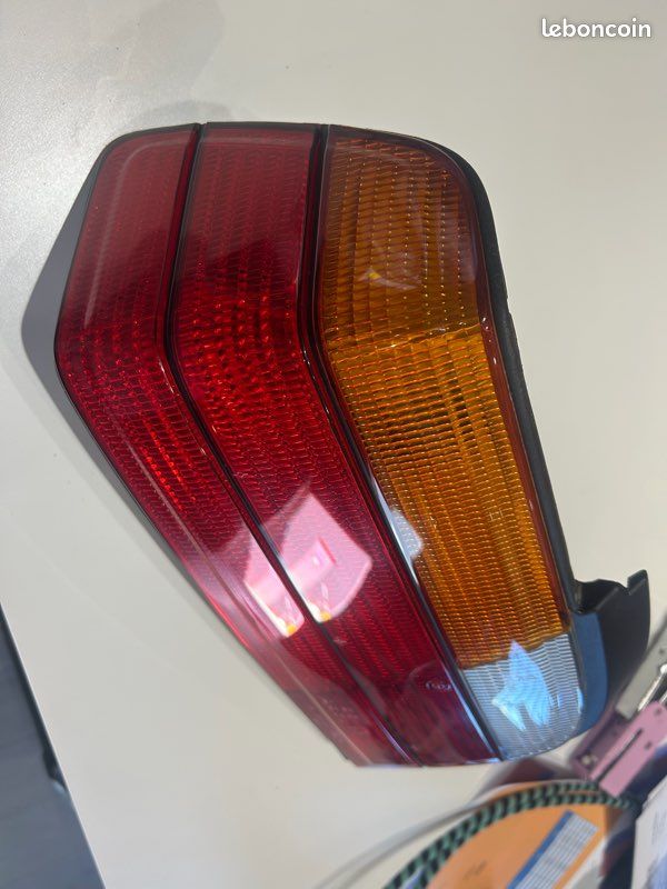 Feu arrière gauche série 3 bmw e36 (image 2)