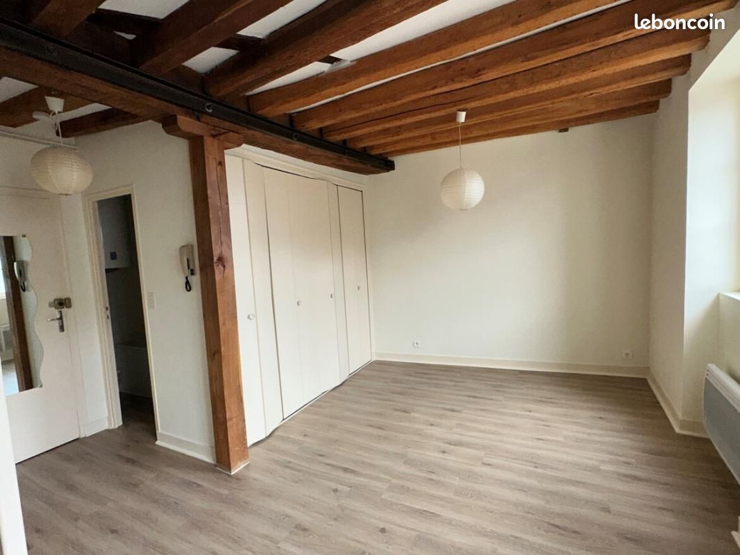 Appartement 1 pièce 27 m² · à Auxerre · 27 m² · 330 €