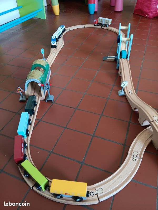 Train en bois (image 3)