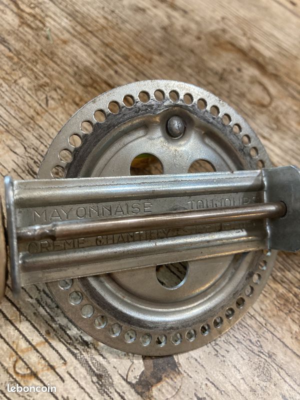 ANCIEN BATTEUR CBM le roi des batteurs - Fouet Ustensile de Cuisine vintage EUR 12,00 - FR