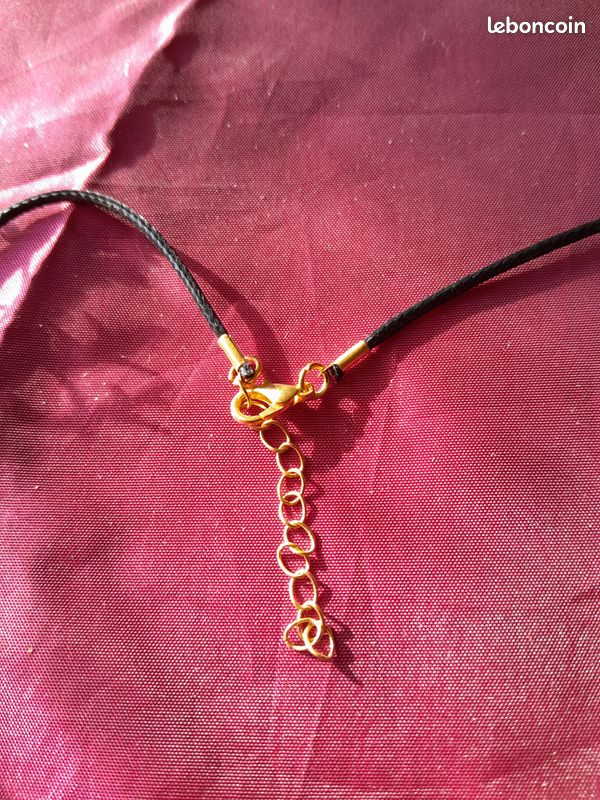 Collier fantaisie avec résine (image 2)