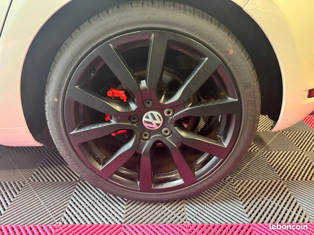 Volkswagen GOLF 6 GTI 2.0 TSI DSG Adidas / Dynaudio / Toit ouvrant panoramique / Sièges Chauffants (image 13)