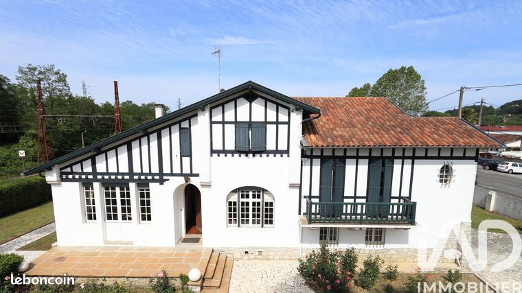 Propriété 6 pièces 179 m²