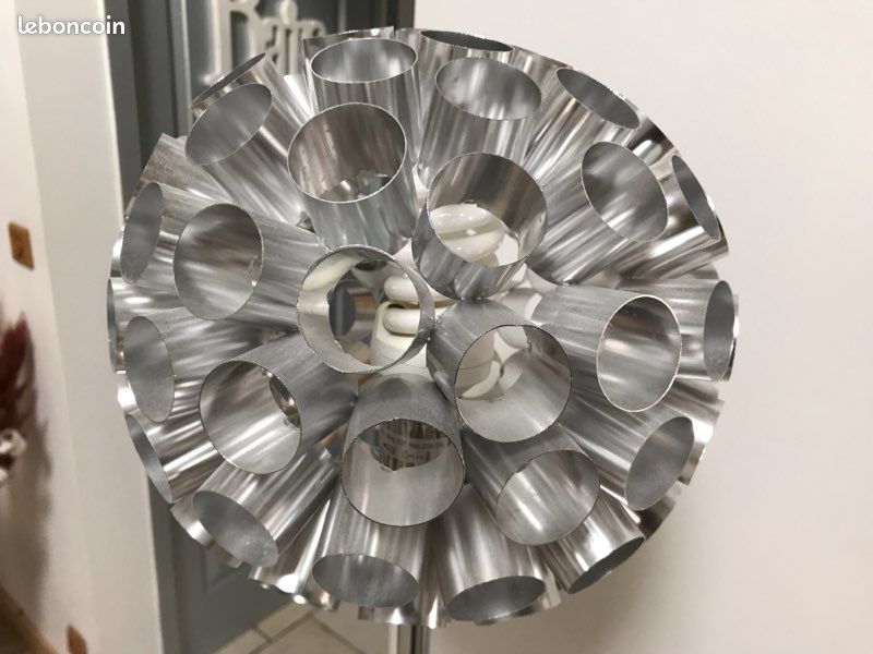 A saisir luminaire sur pied en métal (image 3)