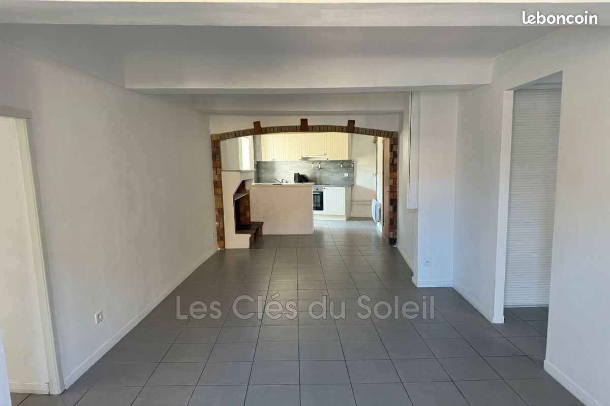 Appartement 2 pièces 56 m² · à Solliès-Toucas · 56 m² · 644 €