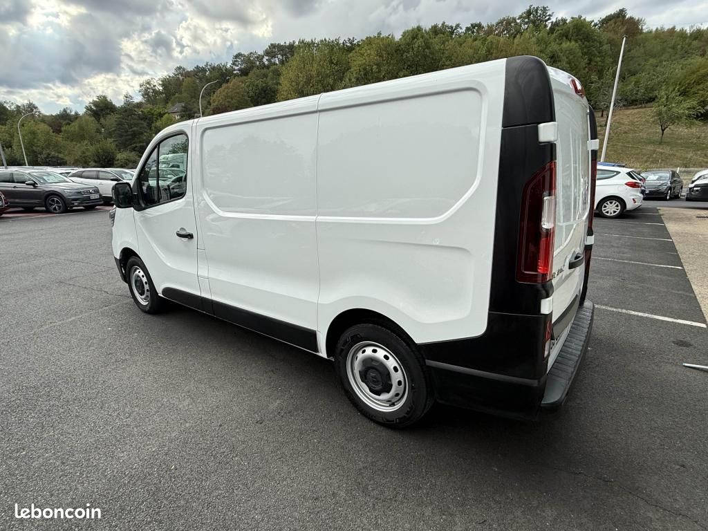 RENAULT TRAFIC L1H1 2800 Kg 2.0 Blue dCi - 130 Fourgon Confort TVA RECUPERABLE + CLIM (image 5)