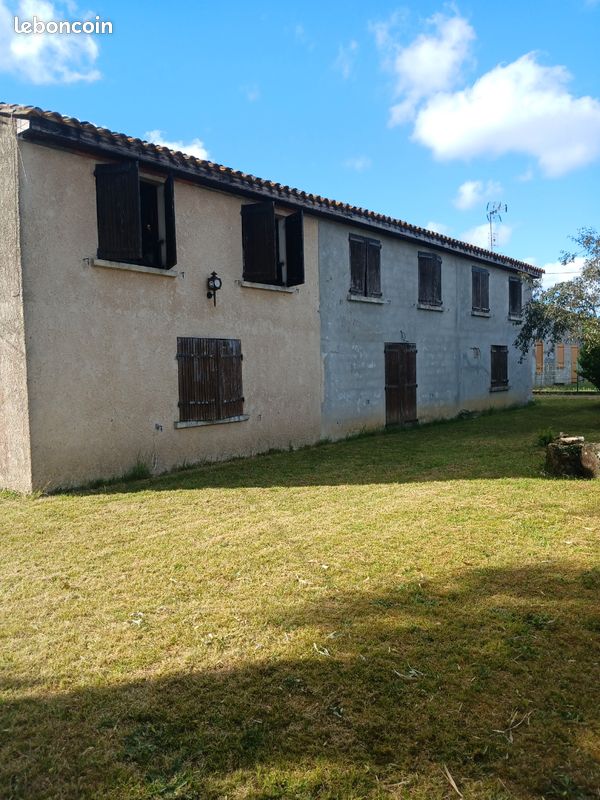 Maison 11 pièces 280 m² · à Saint-Aubin-de-Blaye · 280 m² · 100 000 €