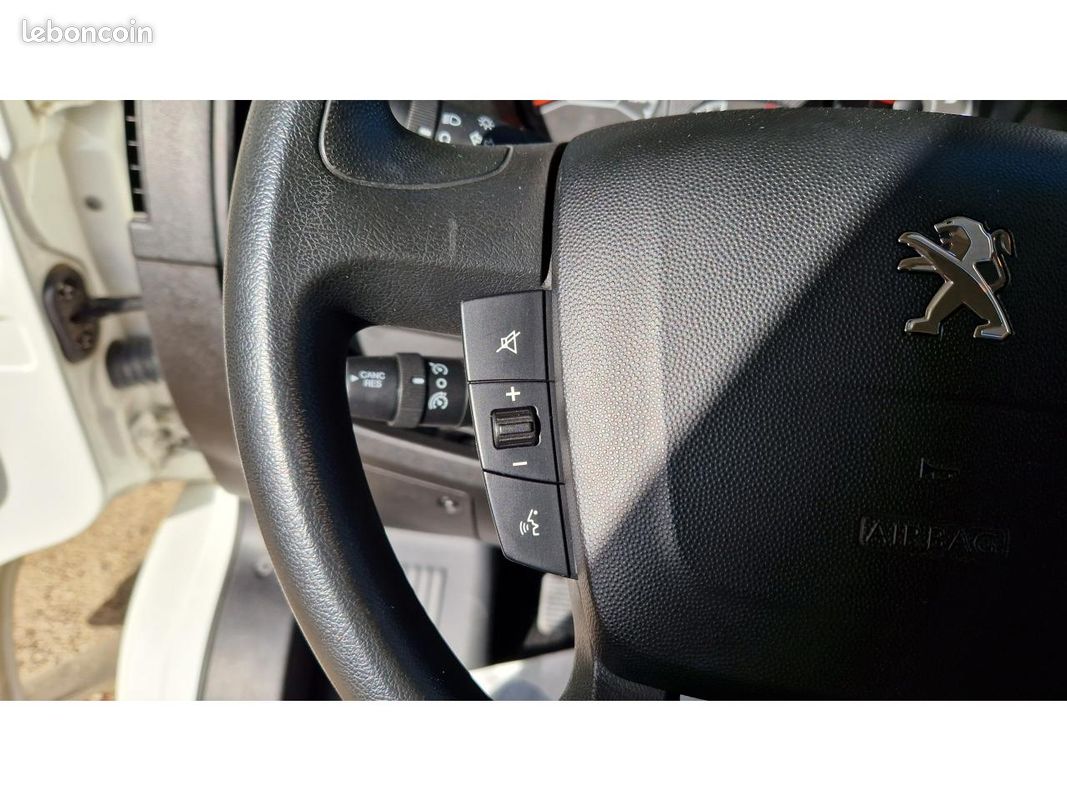 PEUGEOT BOXER Premium 333 L3H2 2.2 BlueHDi S&S - 140 (image 43)