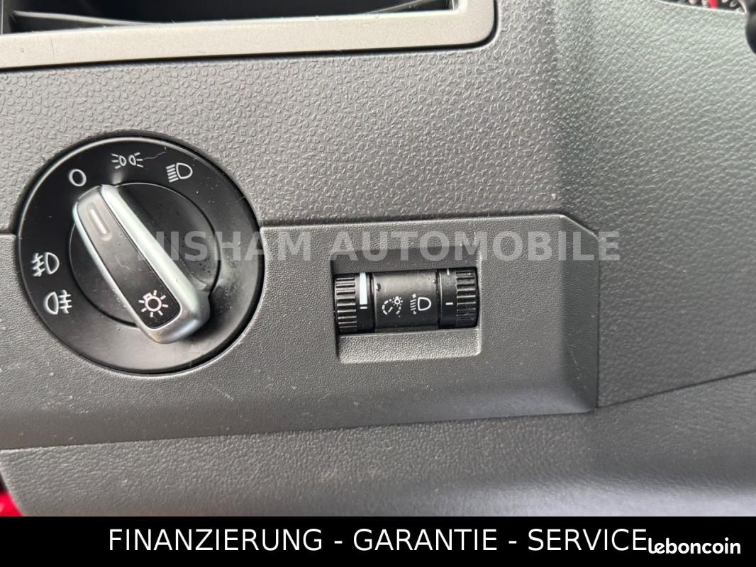 Volkswagen T5 Multivan 2.0 TDI 140CH - DSG STARTLINE CHAUFFAGE STATIONNAIRE ATTELAGE DISTRIBUTION... (image 26)