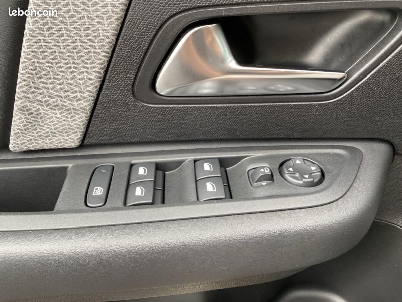 Citroen C4 BlueHDi 130ch S&S Feel Pack EAT8 (image 21)