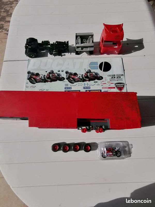 Maquette camion et remorque Mercedes Actros DUCATI Italeri 1/24 réf. 3815 (image 2)