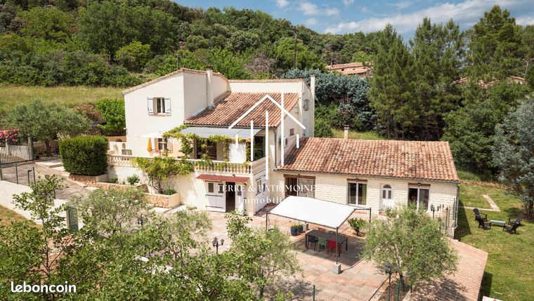 Maison 10 pièces 268 m²
