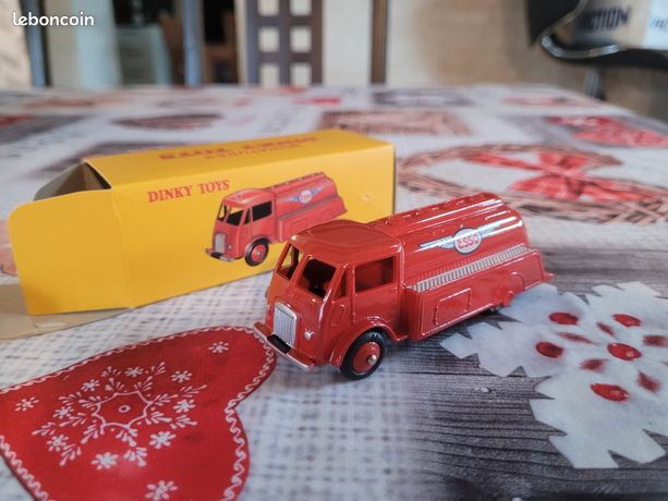Dinky Toys 25U Ford Citerne Esso - Camion Miniature 1/43 Zamak Années 60 France
