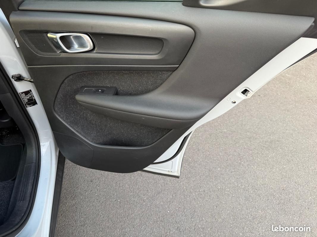 Volvo XC40 BUSINESS D3 AdBlue 150 ch Geartronic 8 (image 22)