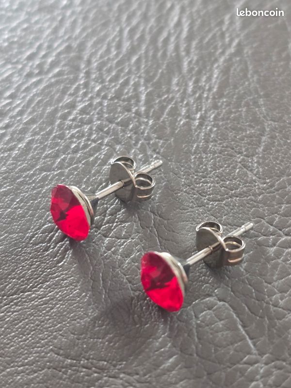 Boucles d'oreilles Swarovski – Cristaux Rouges Passion ✨ (image 1)