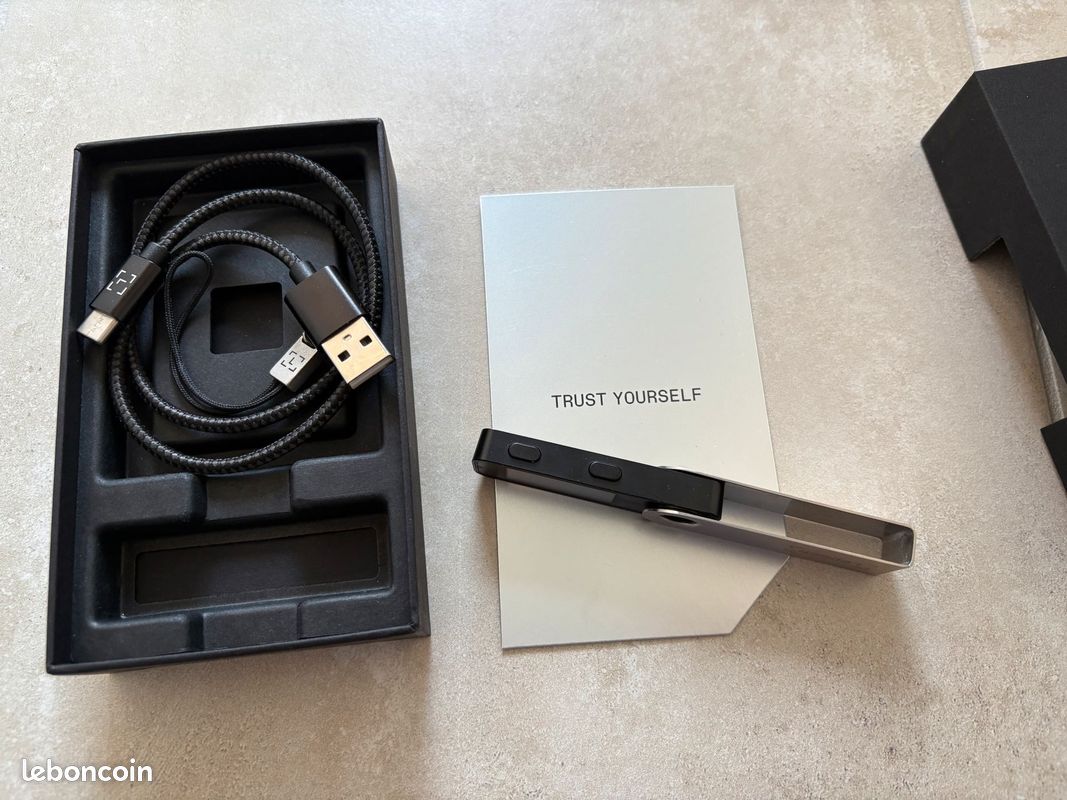 🔐 Ledger Nano S Plus noire – Portefeuille crypto – Très bon état -  Accessoires informatique