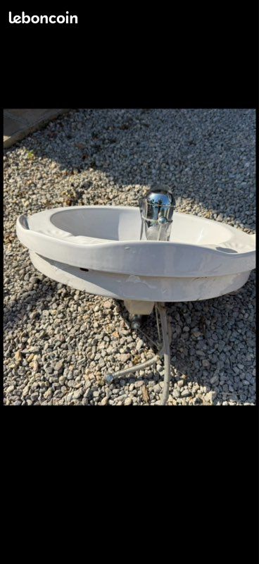 Lavabo - Dimensions : 0,57 x 0,49 m État satisfaisant (image 2)
