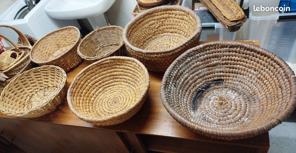 Panier rotin et osier en forme de feuille