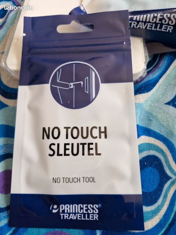Trousse de voyage avec kit d'hygiène (image 8)
