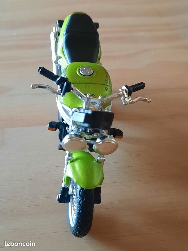 Collection exclusive de 2 motos triumph - 1/18 (image 11)