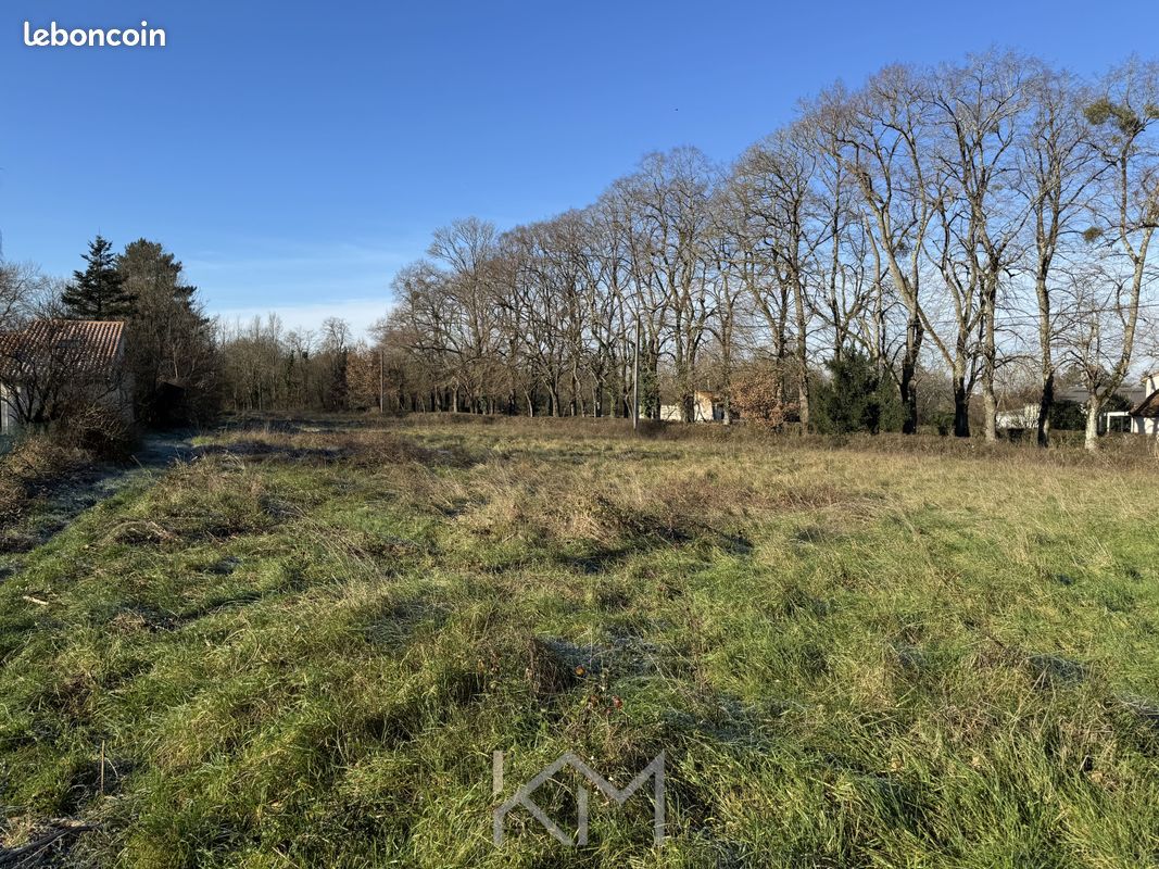 Terrain 1072 m² · à Saint-Benoît · 1 072 m² · 148 400 €