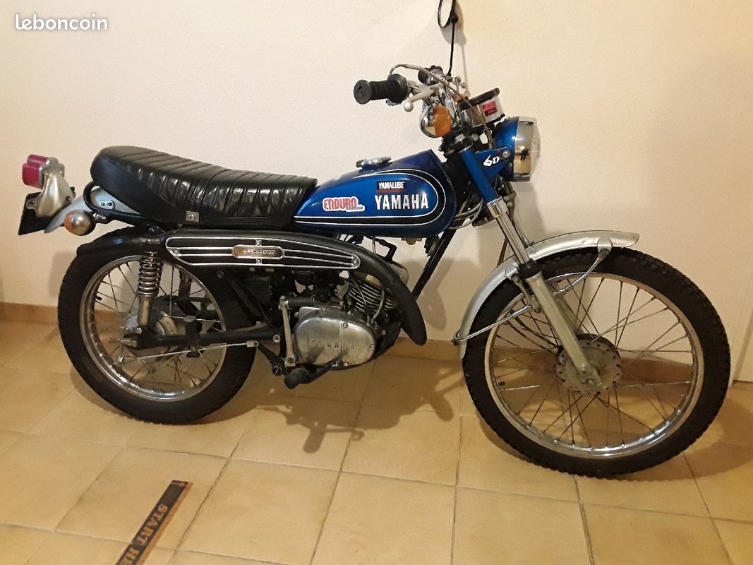 Yamaha 125 AT2 - Motos