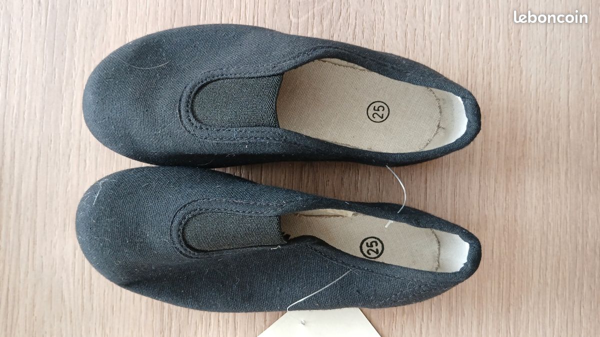 Ballerines / chaussons taille 25 (image 1)
