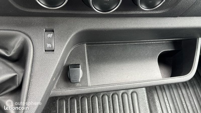 Renault Master Véhicule utilitaire ou Société F3500 L3H3 2.3 Blue dCi 135ch Confort Euro6E (image 28)