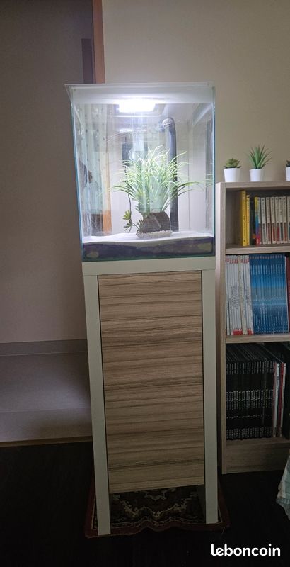 Aquarium avec meuble (image 1)