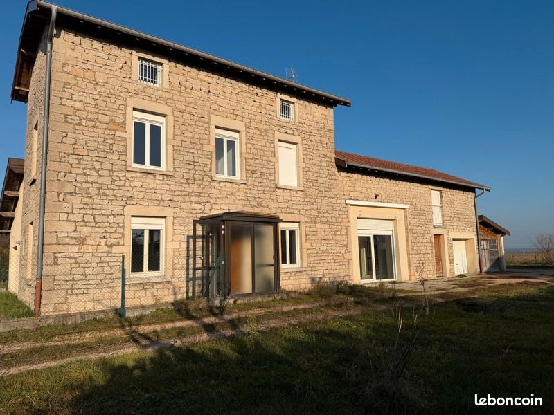 Maison 8 pièces 200 m² · à Saint-Martin-Belle-Roche · 200 m² · 350 000 €