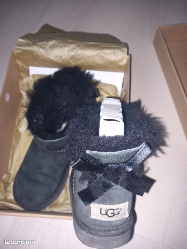 Ugg noir 27 (image 2)