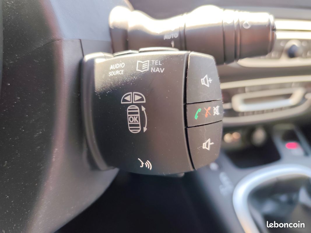 Renault SCENIC III DCI 110 FAP ECO2 DYNAMIQUE EURO 5 EDC ✅️ Révisé / Boite Automatique / Freins Avant et Arrière neufs / 4 pneus neufs / Garantie✅️ (image 20)