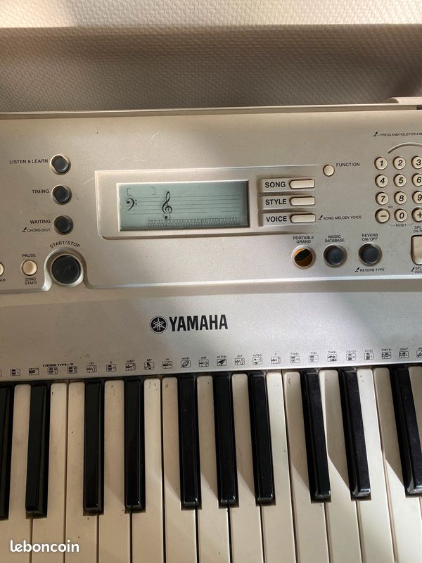 Piano avec meuble support (image 3)