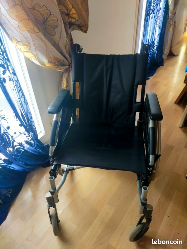 Fauteuil roulant (image 1)