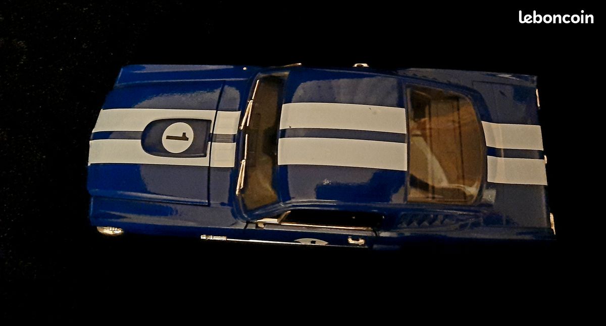 1965 Ford Mustang GT 2+2 Fastback a escala 1:18