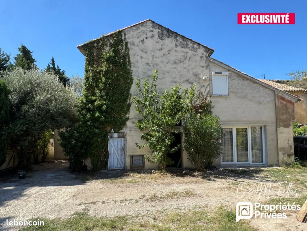 Maison 9 pièces 222 m² · à Travaillan · 222 m² · 210 000 €