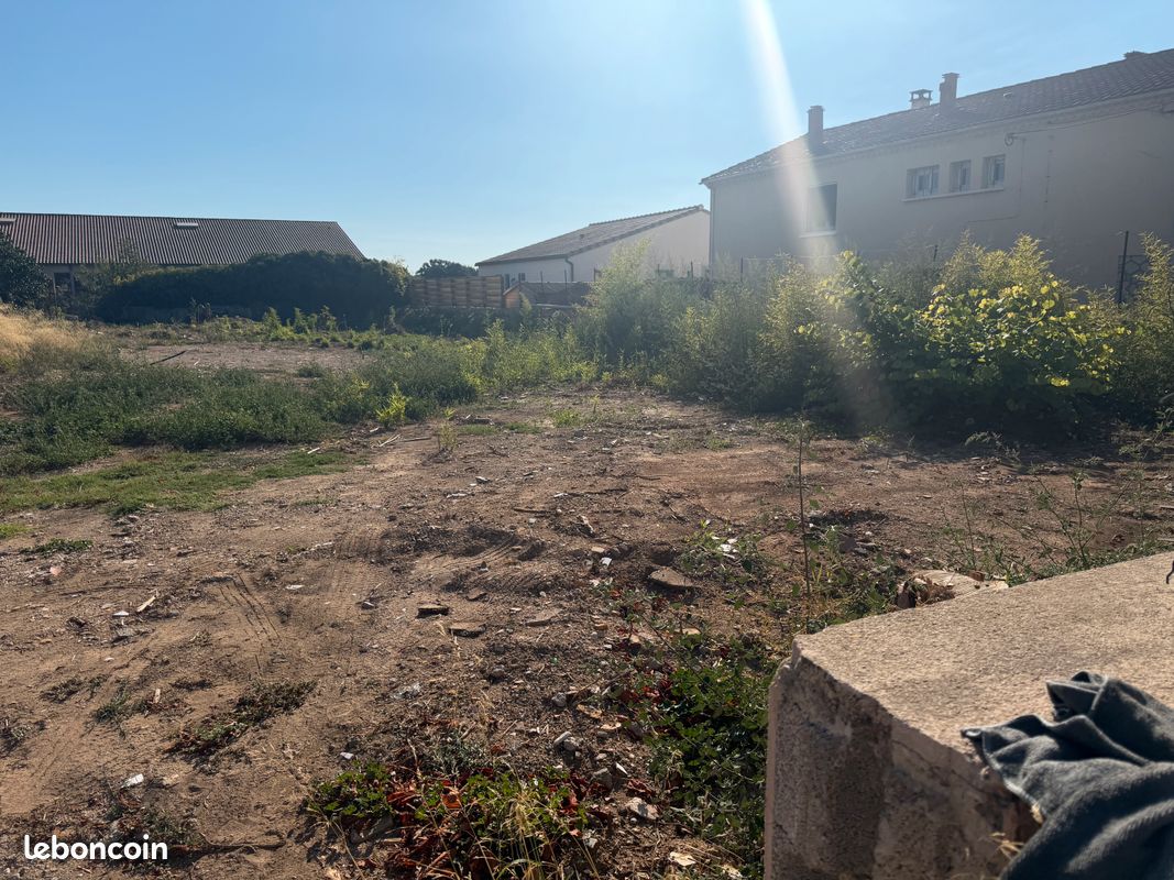 TERRAIN À BÂTIR VIABILISSE DE 300 m2 · à Vergèze · 155 000 €