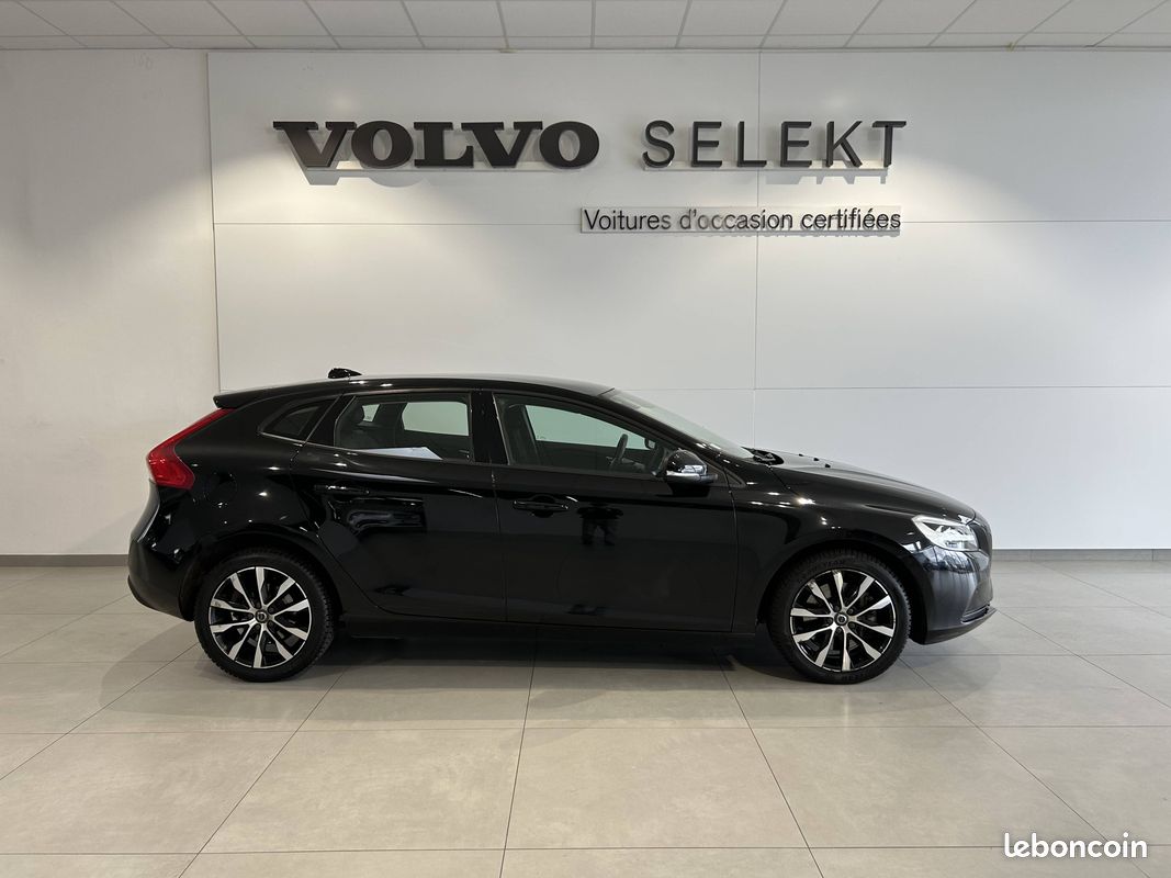 VOLVO V40 T2 122 ch Geartronic 6 Signature Edition (image 3)