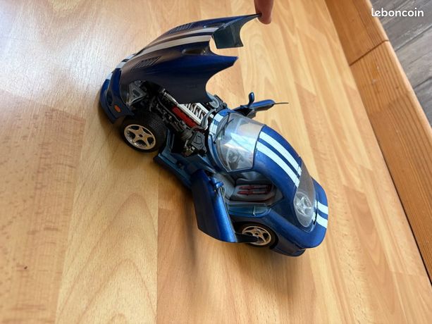 Modèle de voiture Bburago Dodge Viper SRT 10 ACR à l'échelle 1:24
