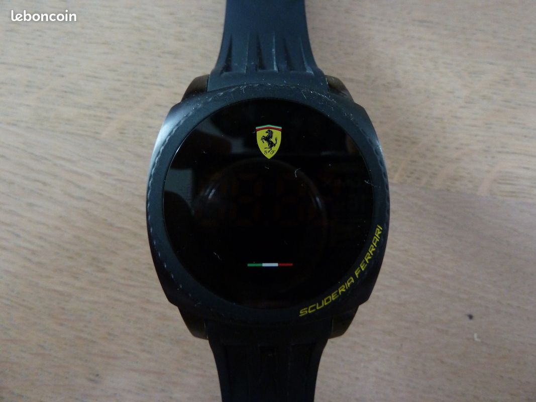 Montre à écran tactile SCUDERIA FERRARI (image 1)