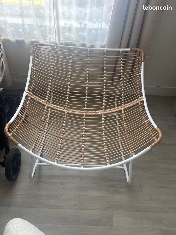 Chaise à bascule cocooning blanche – Très bon état (image 2)