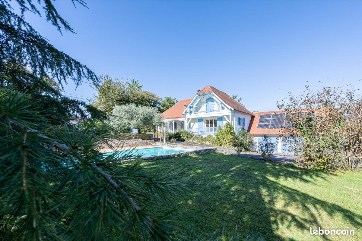 Maison 7 pièces 141 m² · à Buros · 141 m² · 449 000 €