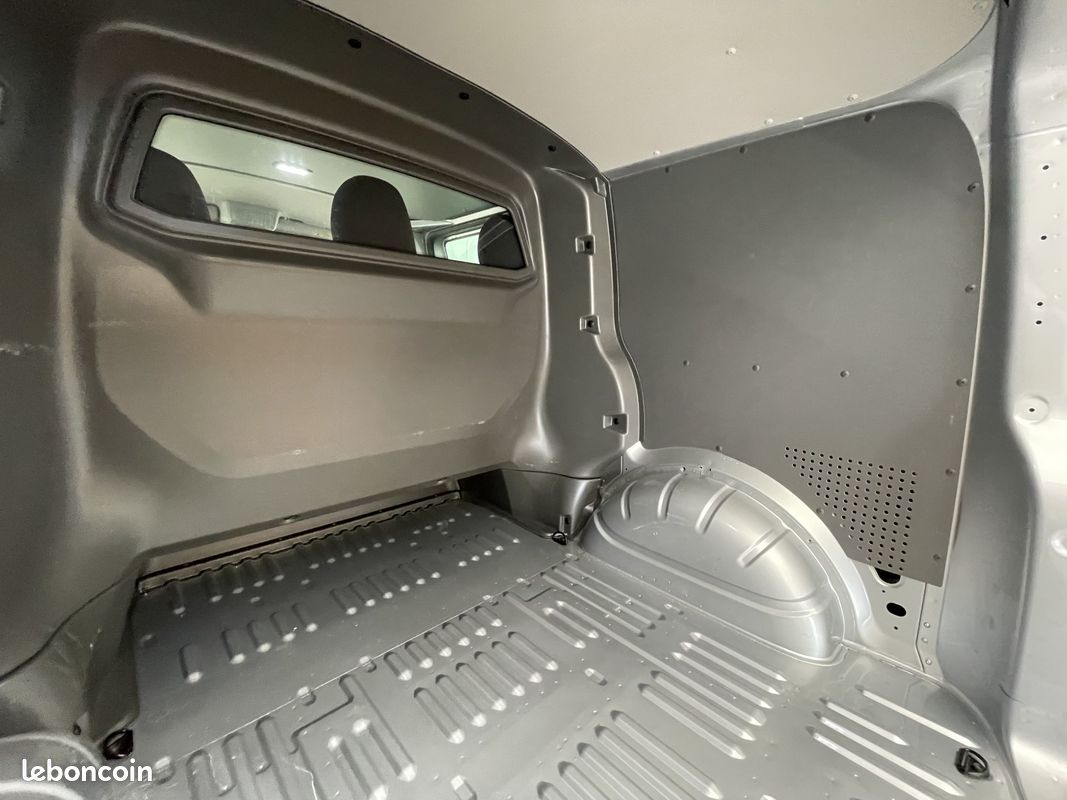 Volkswagen utilitaires transporter 6.1 procab l1 2.0 tdi 110 bvm5 business (image 21)
