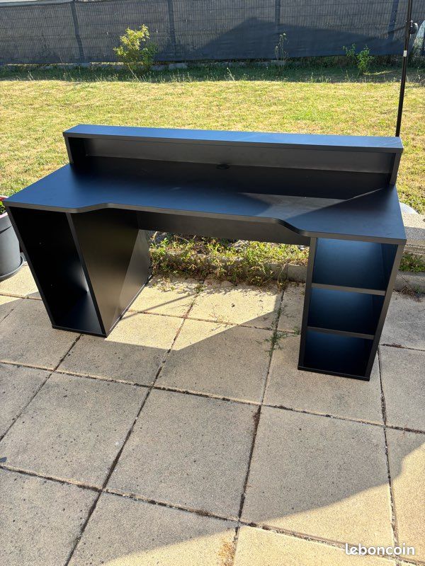 Bureau (image 1)