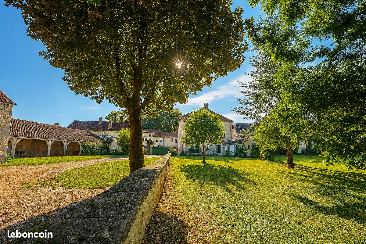 Maison 17 pièces 240 m² · à Arc-sur-Tille · 240 m² · 550 000 €