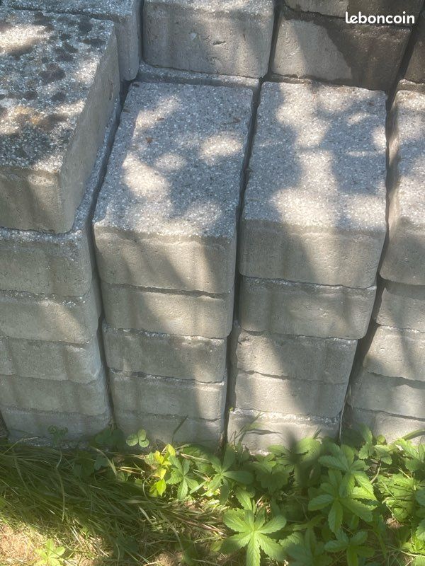 Lot de 1 100 pavés en béton – Très bon état (image 1)
