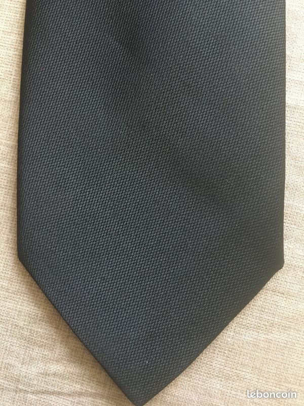Cravate noire unie (image 8)