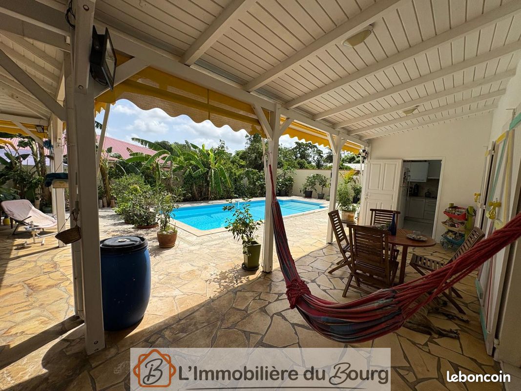 Maison 5 pièces 94 m² · à Sainte-Rose · 94 m² · 385 000 €